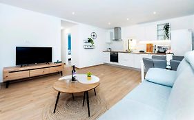 Otto Apartment With Sea View And Parking