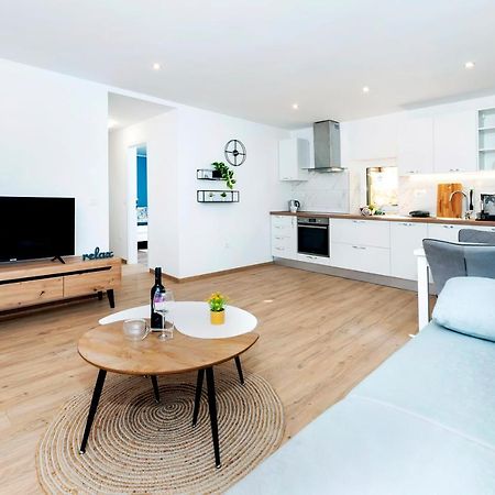 Otto Apartment With Sea View And Parking Rovinj Exterior foto