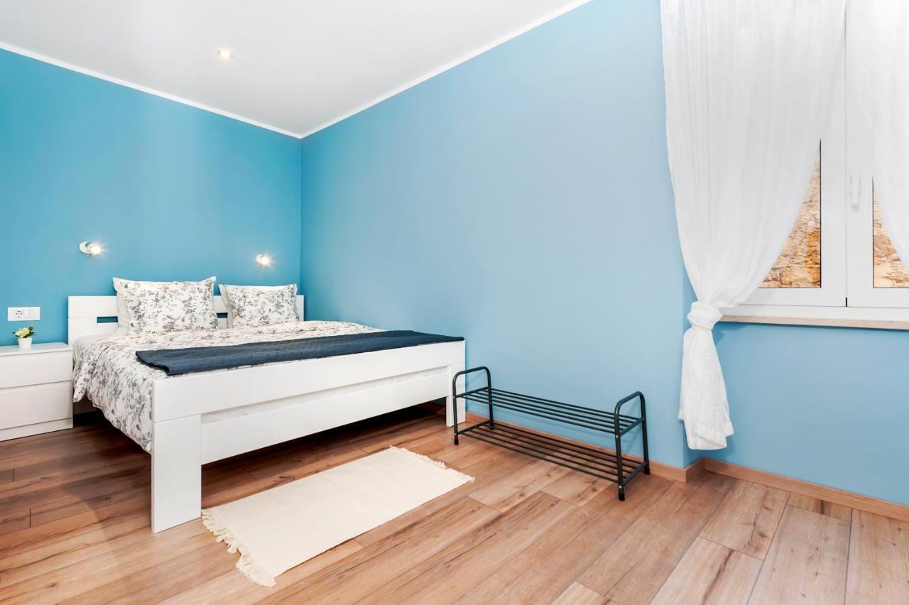 Otto Apartment With Sea View And Parking Rovinj Exterior foto