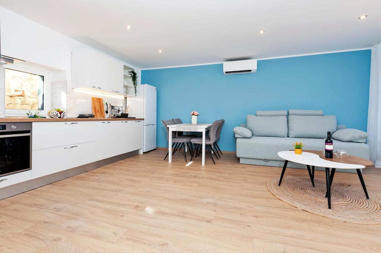 Otto Apartment With Sea View And Parking Rovinj Exterior foto