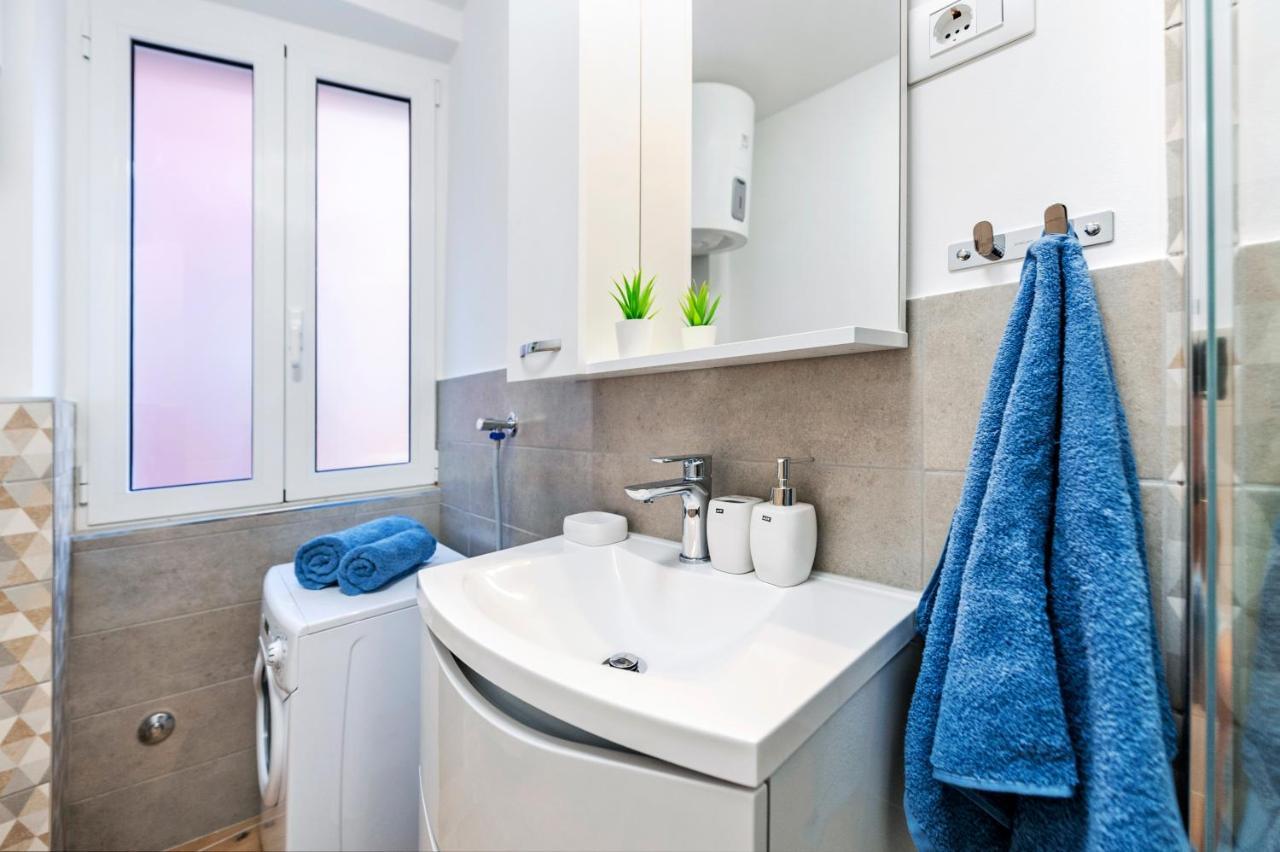 Otto Apartment With Sea View And Parking Rovinj Exterior foto