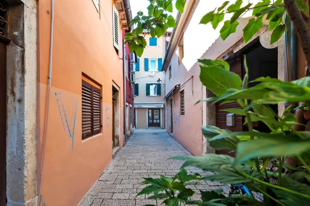 Otto Apartment With Sea View And Parking Rovinj Exterior foto